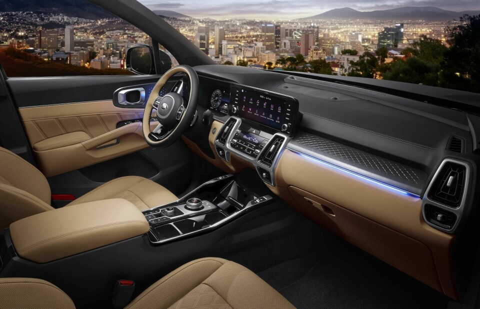 Fourth-gen Kia Sorento lasers in on interior quality 2020 Kia Sorento mk4 - int dash side angle