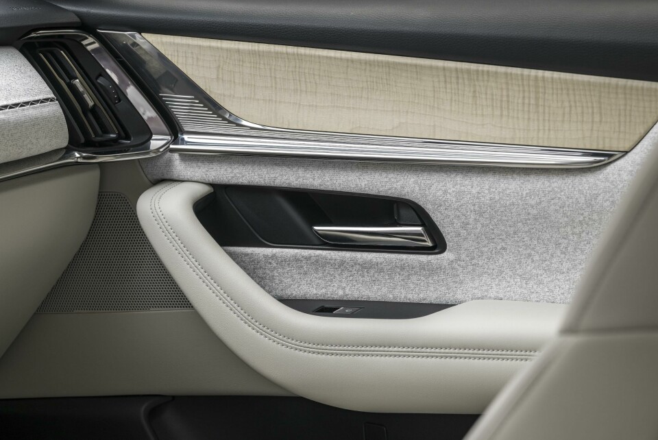 If executed well, mixed materials can give the impression of luxury Mazda CX-60 - int detail (door card)