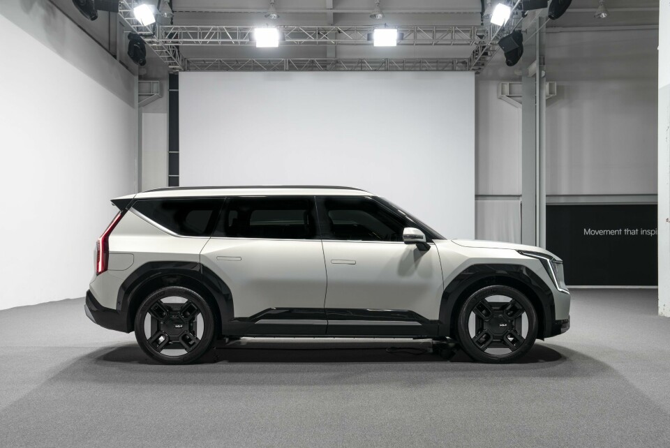 CDN got an early look at the EV9 last month KIA EV9 - ext side R 007