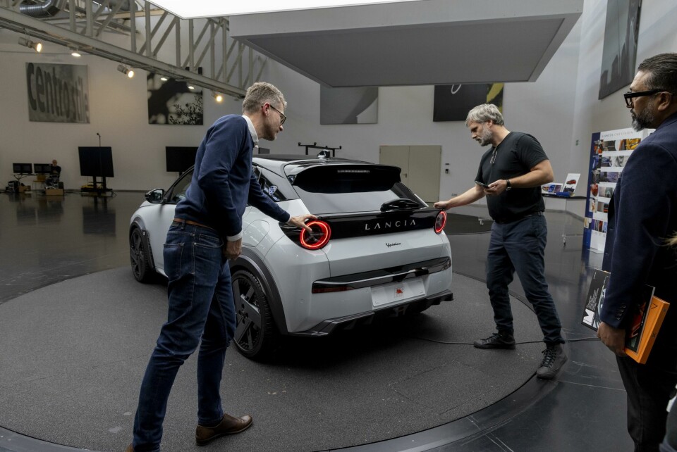 Colonello explains the rear light treatment Lancia studio visit with Gianni Colonello and Laura Brunet _13