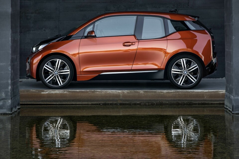 The belt line was cut deeper at the rear of the vehicle BMW i3 90129237-highRes.jBMW i3 g