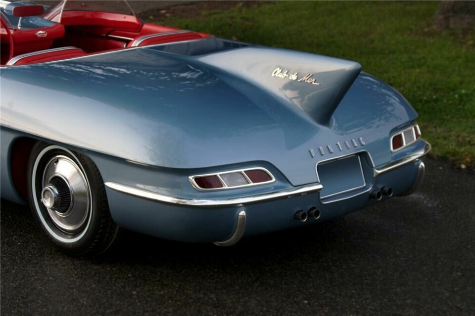 CCotW: Pontiac Club de Mer (1956) CDM02-03.jpg