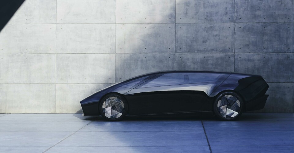 The Honda Saloon Concept – bold futuristic form, dressed in black ç@Honda 0 Series Concept Saloon