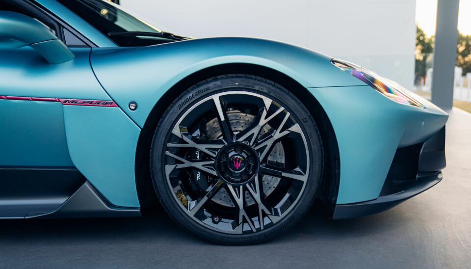 The double-X pattern of the wheels