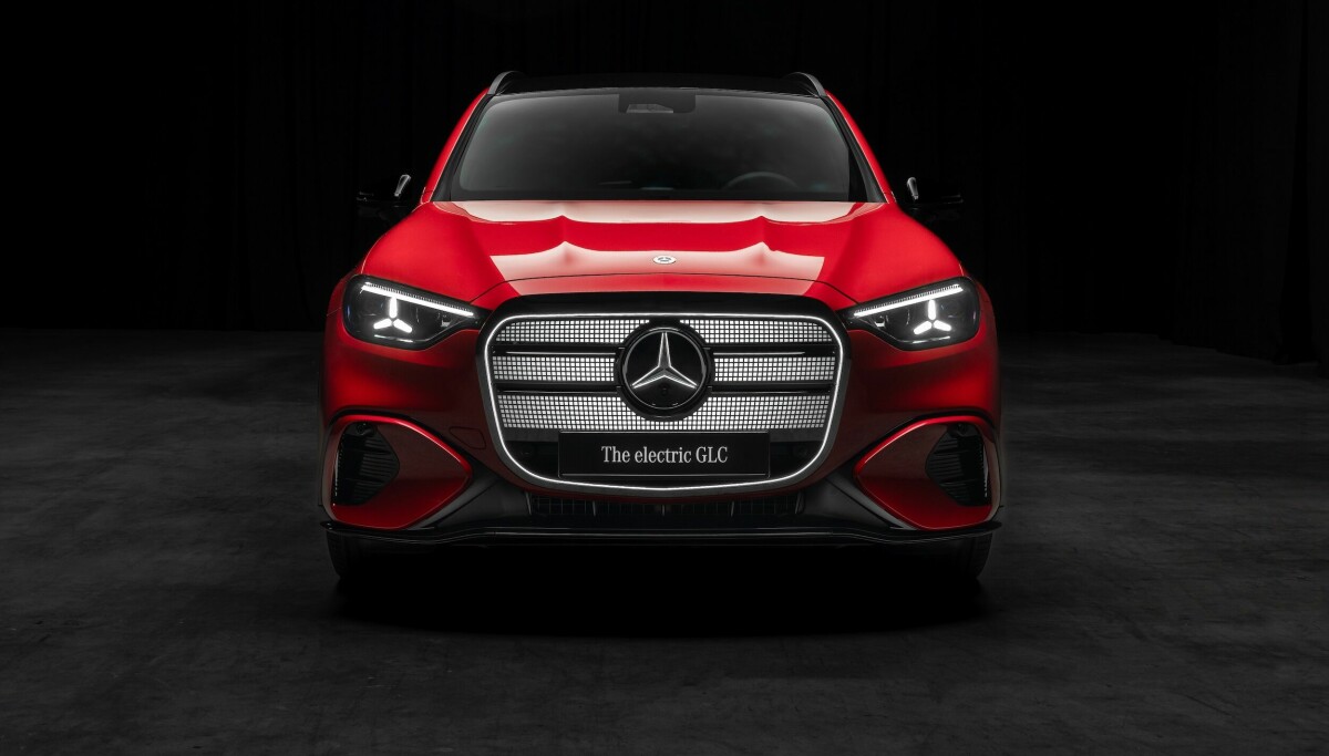 Mercedes balances tech and function with new EQC Mercedes balances tech and function with new EQC