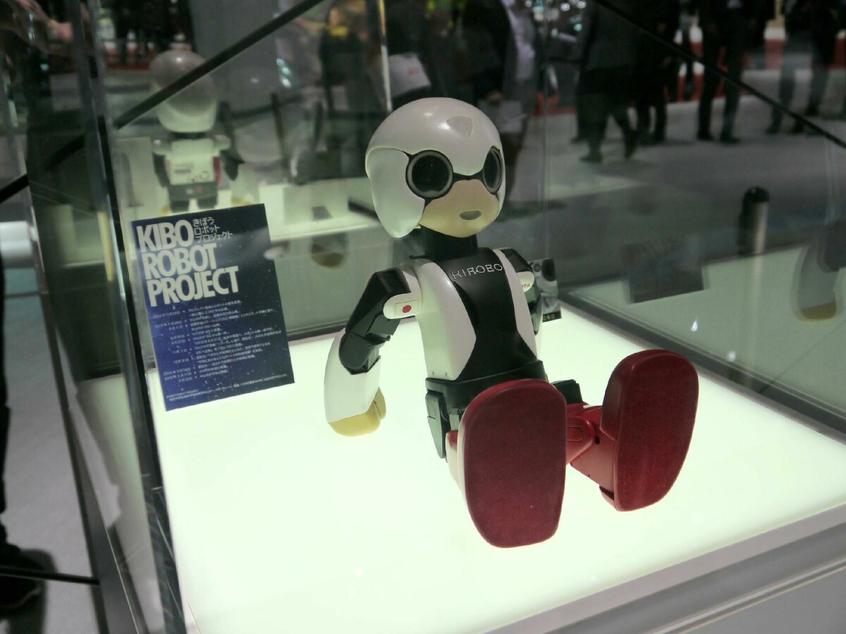 Tokyo 2015: Toyota's Kirobo mini is your cupholder companion